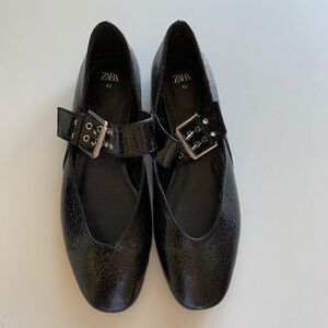 10 • New • Zara Flats